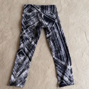 Cropped Wunder Under Leggings (23”) Size 4